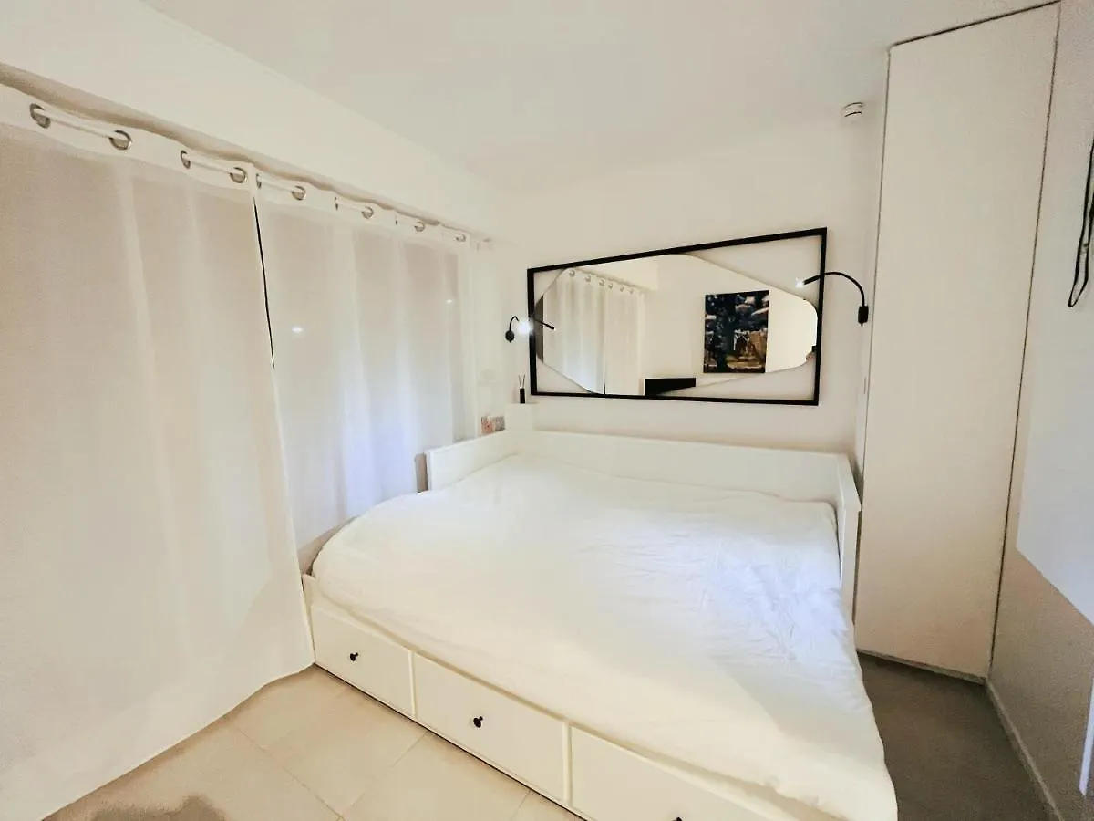 Cozy With Terrace Appartamento *