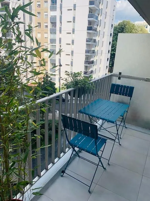 Cozy With Terrace Apartamento